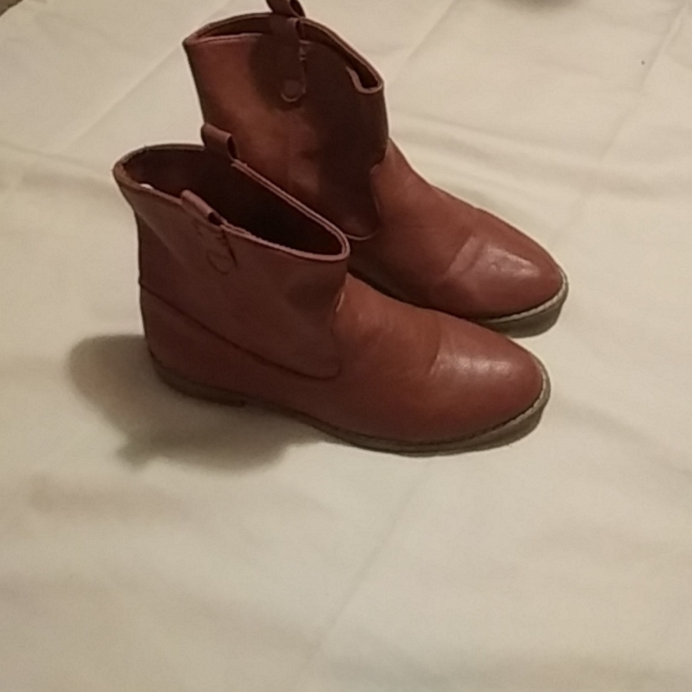 Old Navy girl boots size 6